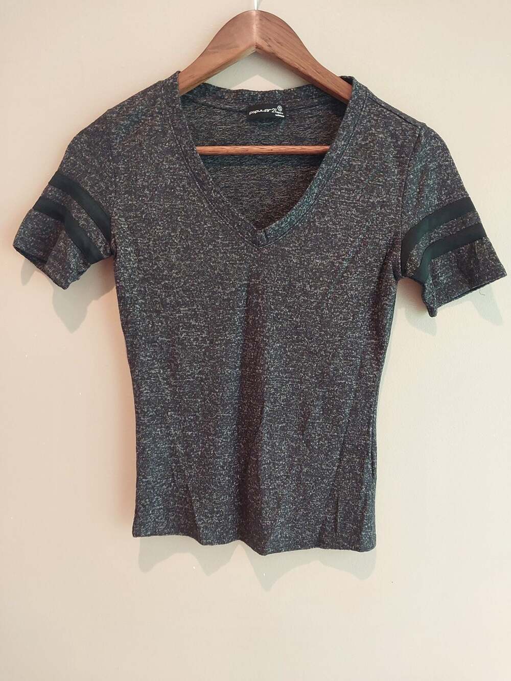 Popular 21 Women's Charcoal Heathered V-Neck Jersey Tee with Athletic Sleeve Str